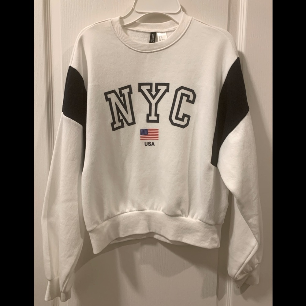 H&M Divided NYC Cropped Sweatshirt